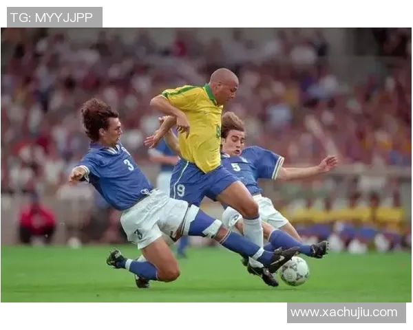 足球明星在足球场上展现风采场地大小对比赛的影响与意义分析