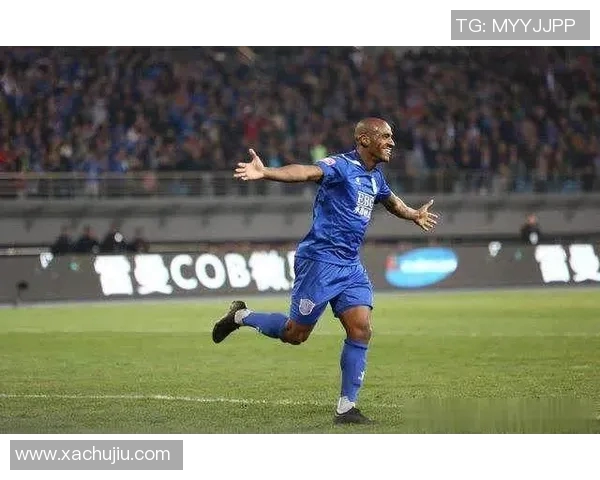 2024年足球明星挂历展现全球顶尖球员风采与精彩瞬间 2024年足球明星挂历展现全球顶尖球员风采与精彩瞬间