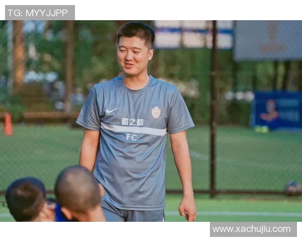 深入访谈足球明星分享他们的踢球经历与人生故事视频播放